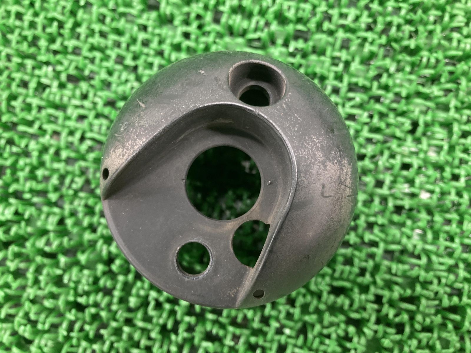 グラストラッカー スピードメーターケース スズキ 純正 中古 バイク 部品 NJ47A NJ4BA ビッグボーイ メーターカバー 割れ欠け無し 品薄