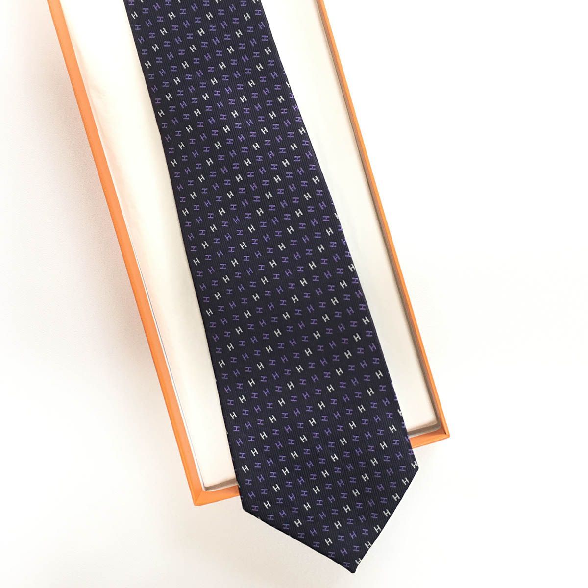 【美品】エルメス ネクタイ パープル H柄 高級 ハイブランド【フランス製】 楽天市場】【アパレル】HERMES エルメス ネクタイ Hロゴ シルク