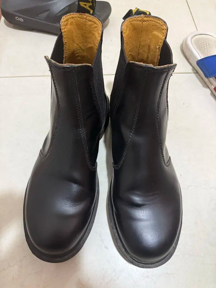 DR. MARTENS