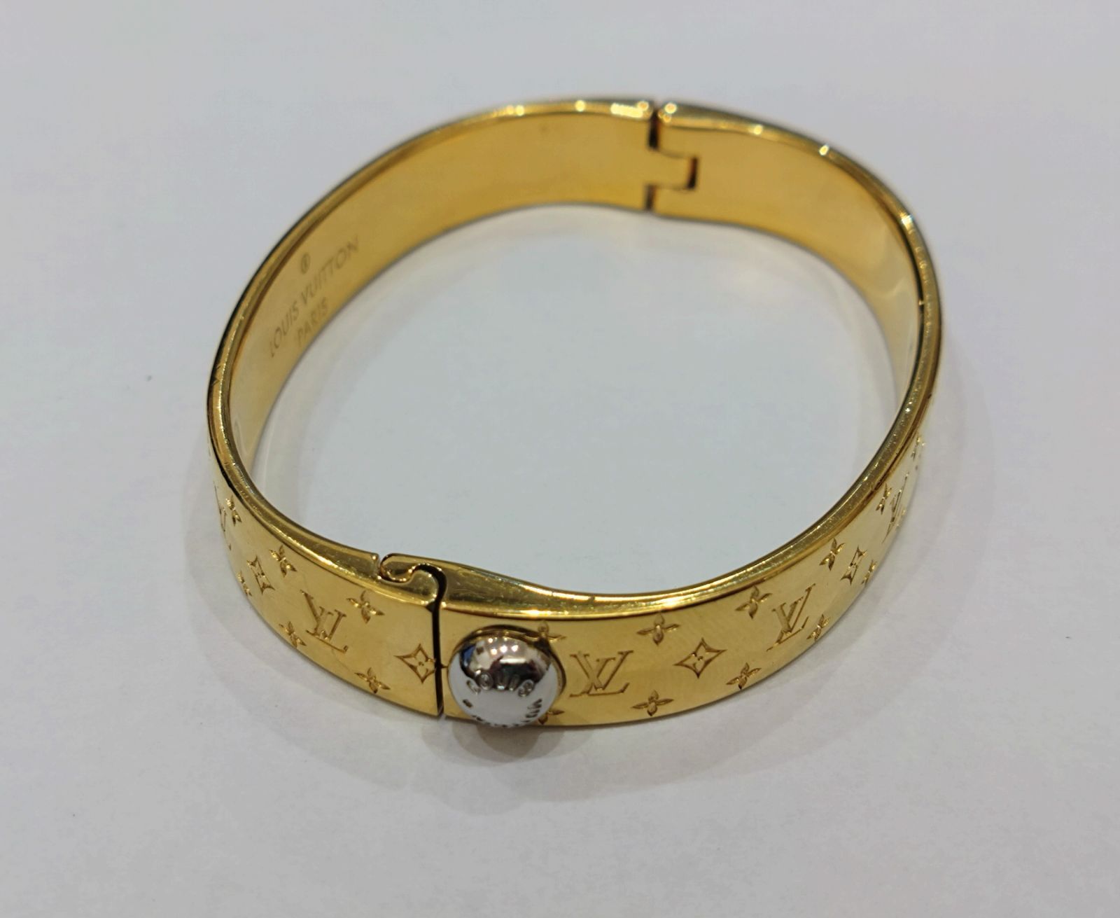 ルイヴィトン　M00251　ブレスレット　ナノグラム　ゴールド カフ・ナノグラム S00｜ルイ・ヴィトン 公式サイト - M00251