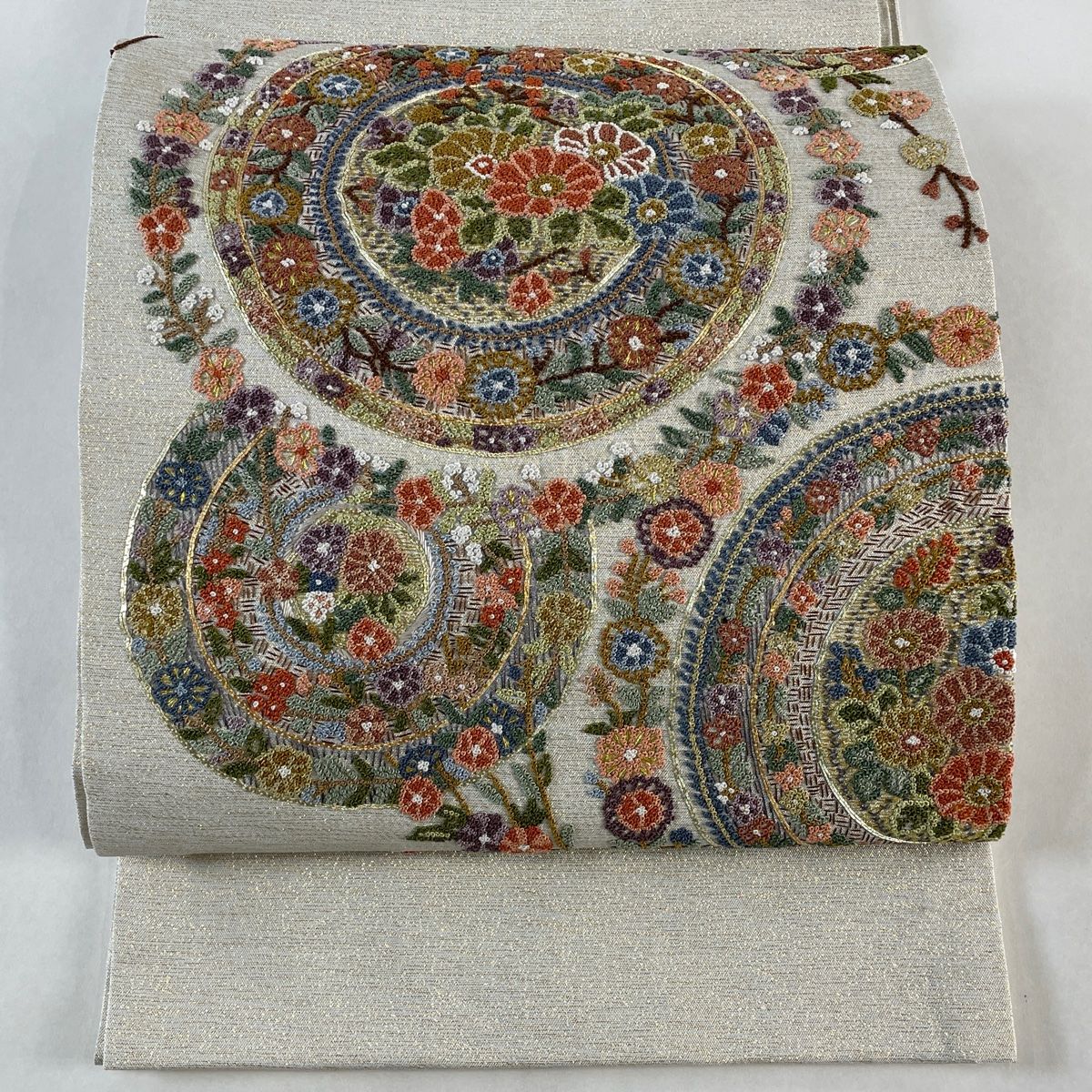 袋帯 鏡裏文 枝花 金糸 刺繍 ベージュ お太鼓柄 正絹