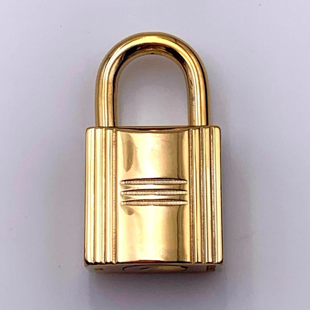 【超美品】エルメス　HERMES　カデナ　南京錠　鍵　セット111番 超美品】エルメス HERMES カデナ 南京錠 鍵 セット111番 - メルカリ