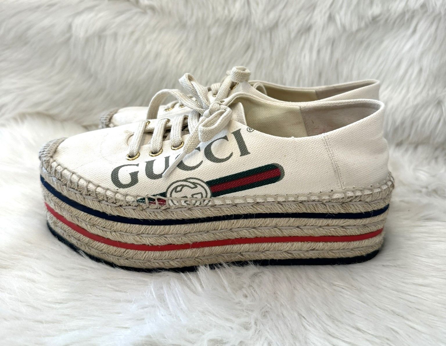 GUCCI （グッチ） ｴｽﾊﾟﾄﾞﾘｰﾕ ｽﾆｰｶｰ 靴 ﾚﾃﾞｨｰｽ Ivory ロゴプリント 厚底 