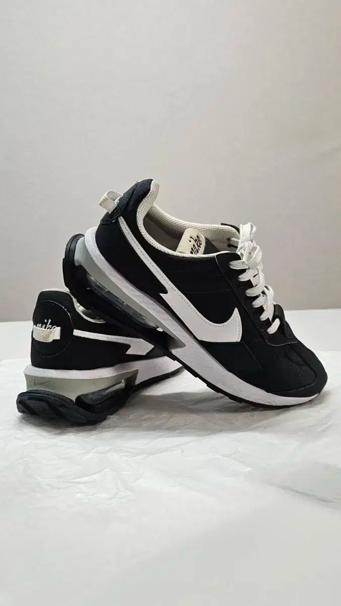 NIKE ナイキ エアマックス AIR MAX フリーデイ スニーカー 240