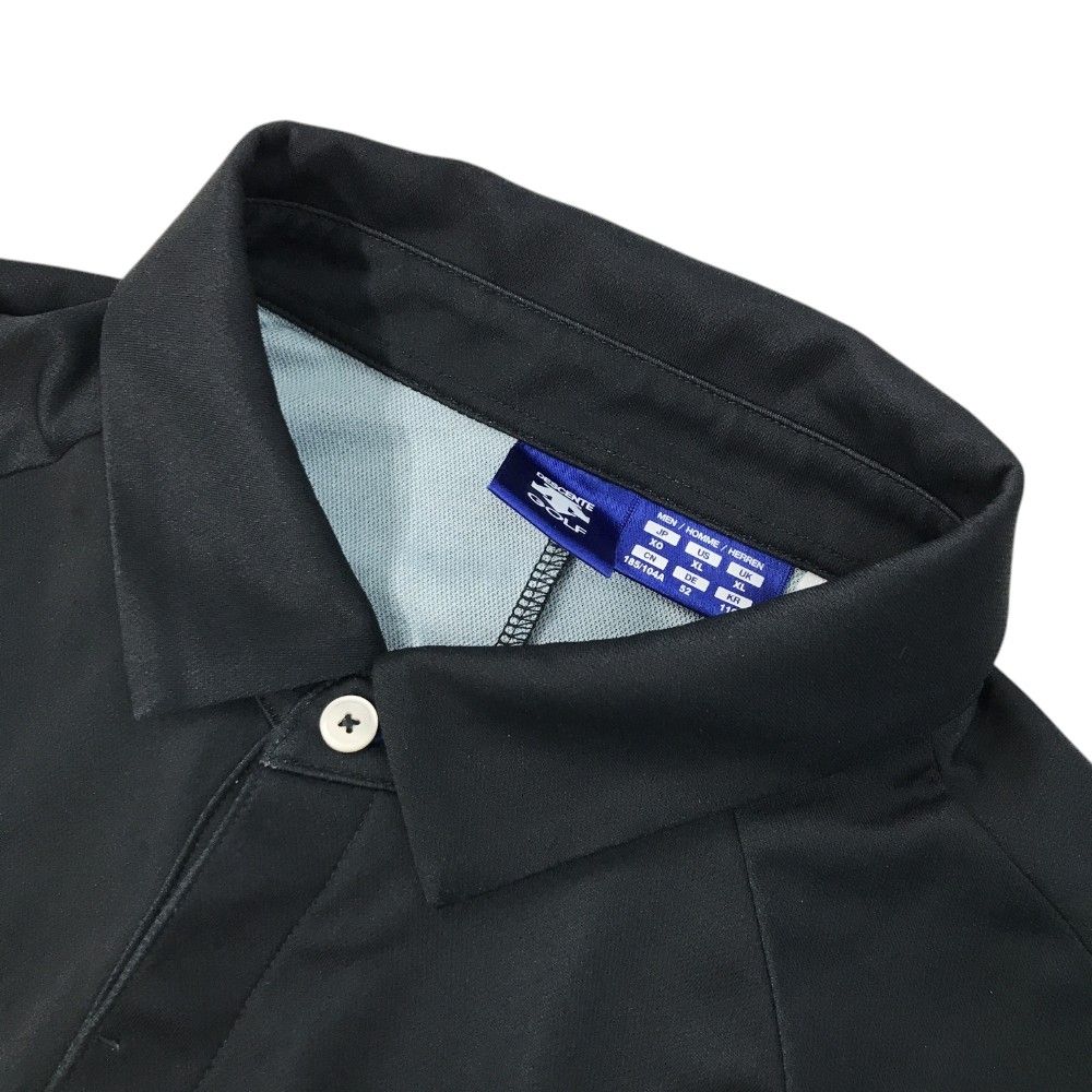 サイズ：XO DESCENTE GOLF デサントゴルフ  半袖ポロシャツ 総柄 ブラック系 [240101417863] ゴルフウェア メンズ ストスト サイズ：XO DESCENTE GOLF デサントゴルフ 半袖ポロシャツ 総柄