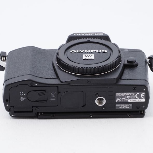 OLYMPUS ミラーレス一眼 OM-D E-M5 ボディ ブラック 1605万画素 防塵