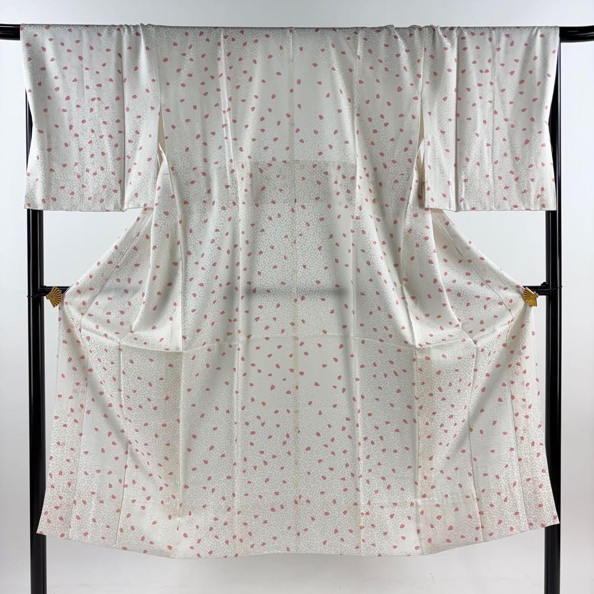 長襦袢 身丈137cm 裄丈67.5cm L 桜の花びら 地紋 白 正絹 秀品