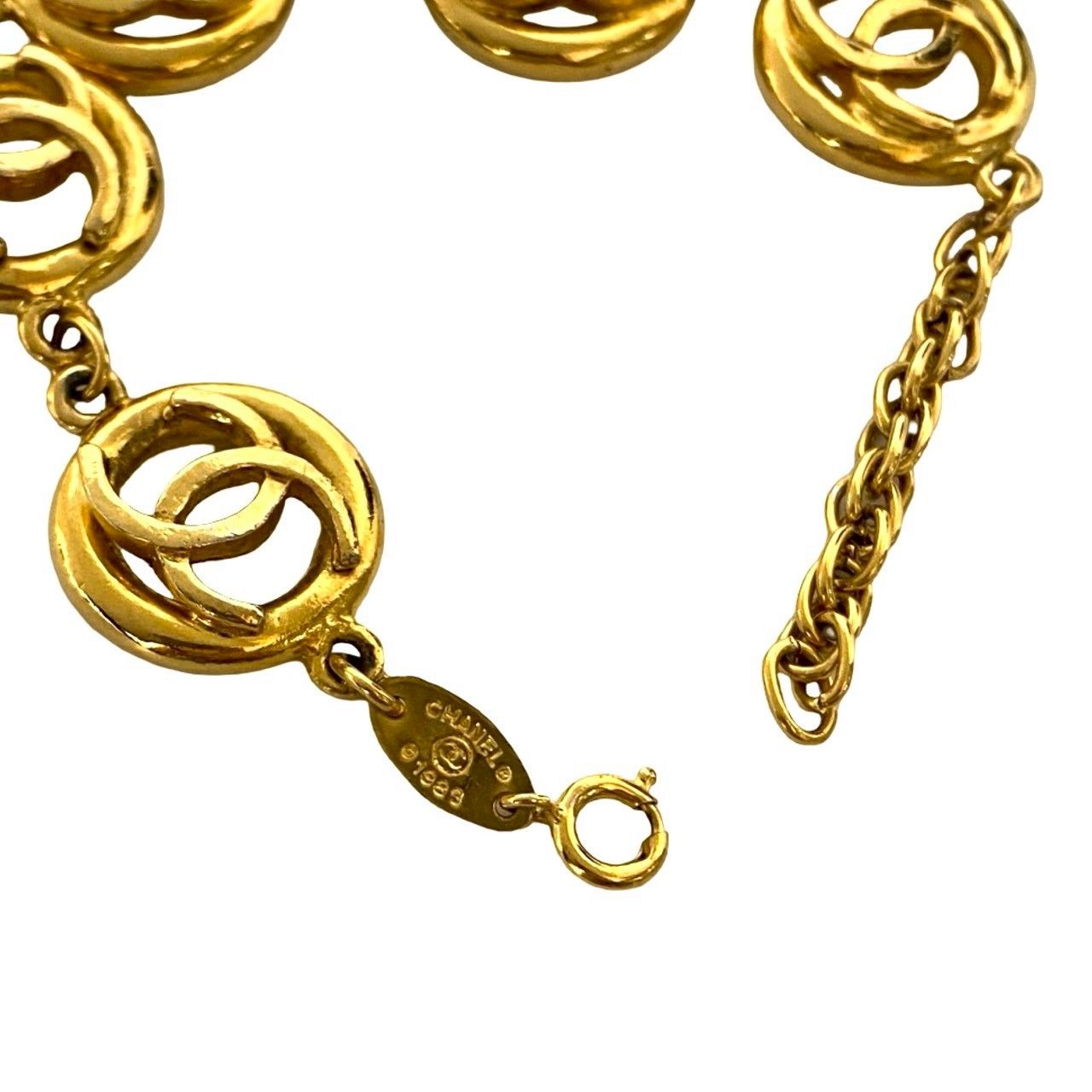 シャネル　バングル　ブレスレット　ゴールド　ヴィンテージ　刻印プレートあり CHANEL - CHANEL シャネル ヴィンテージ ロゴプレート