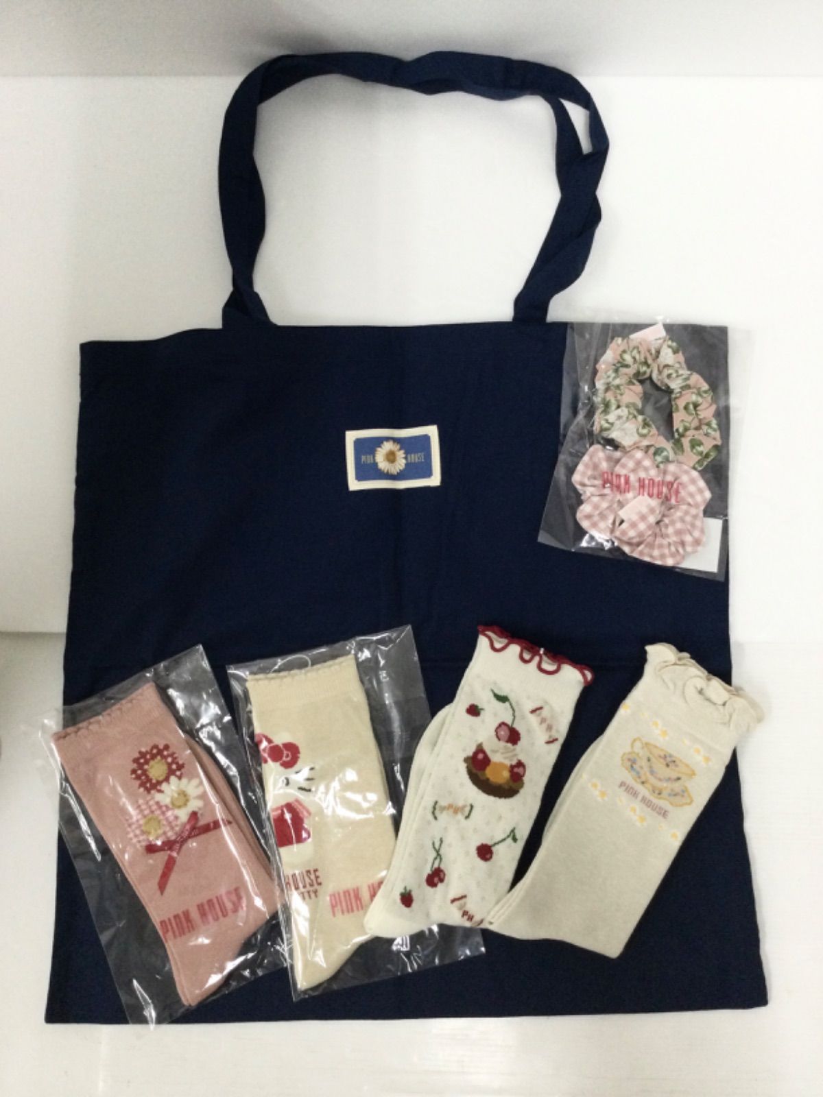 ピンクハウス 巾着バッグと靴下 ピンクハウス 巾着バッグと靴下