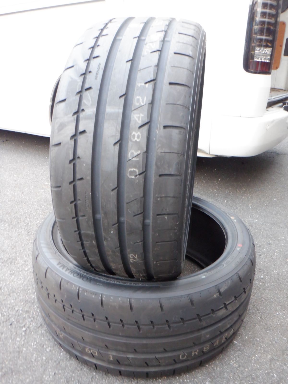 ♥品 ２６５|３５R２０ ヨコハマ アドバンAPEX V601 ２本 2025年製 インポートカーなどに