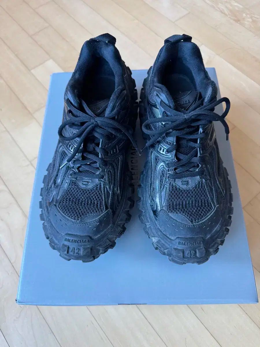 出品 BALENCIAGA(バレンシアガ) ディフェンダー 42 - メルカリ