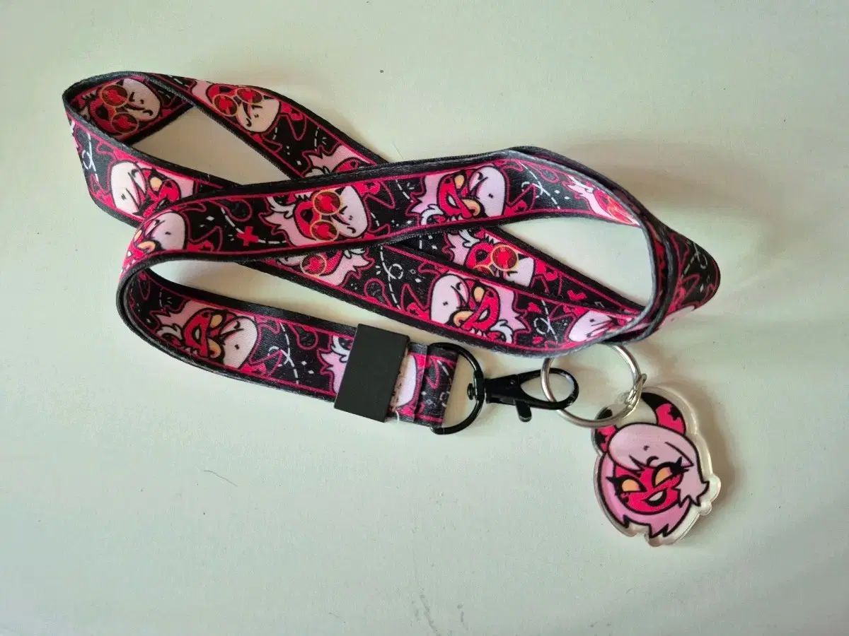 헬루바ボス ベロシカ アクリル ネックレス