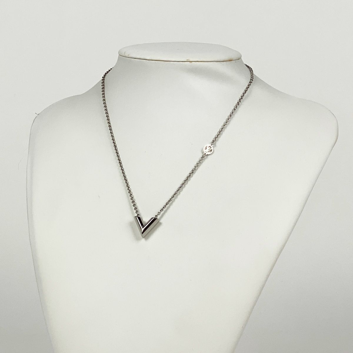 LOUIS VUITTON エセンシャルV シルバー ネックレス ルイヴィトン ルイヴィトン エッセンシャルV ネックレス シルバー LOUIS VUITTON