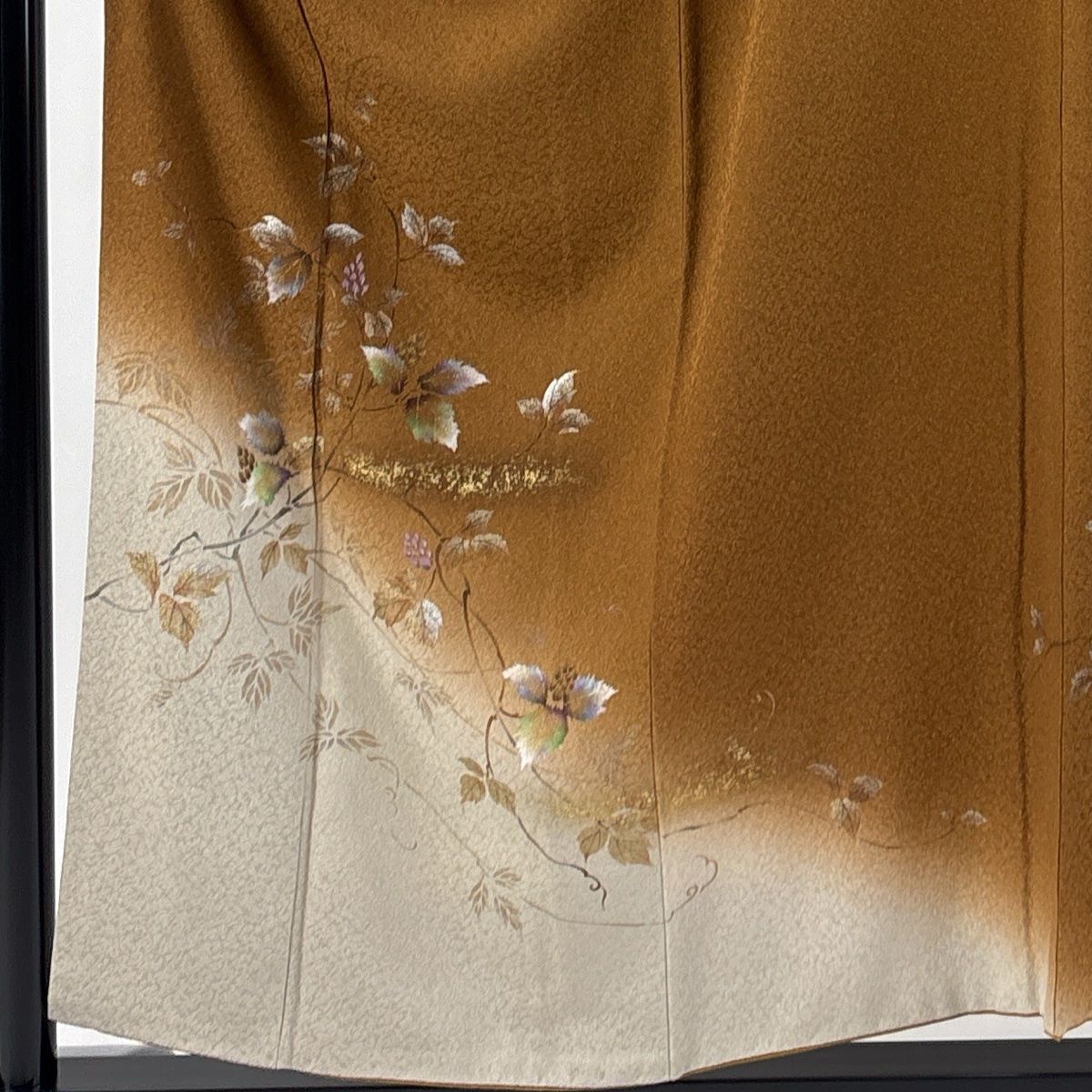 着物さと　付下げ 訪問着 附下 作家物 落款 彩秀 正絹 袷 着物 金糸通し 暈し染め 花唐草 紫 紺 ネイビー 黒 黄土 美品 身丈158.5 正絹 訪問着 葡萄唐草 作家物(未使用品) 正倉院 葡萄唐草