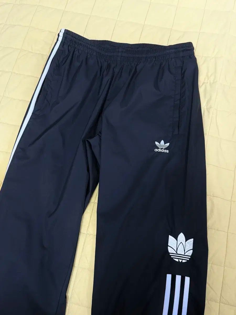 【雷市場（ポンジャン）商品韓国直送】 adidas(アディダス) トラック パンツ M