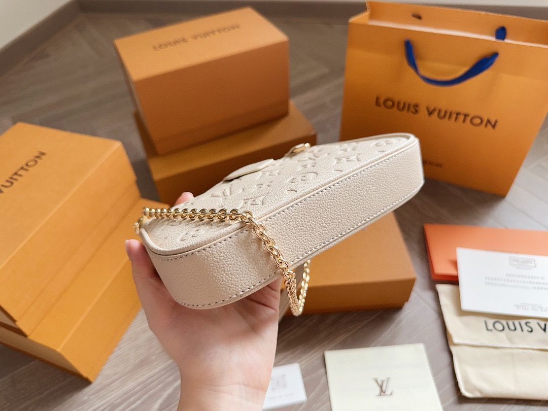 新品未使用タグ付き　LOUIS VUITTON ロングワンピース　M mika_____akim / Netstar(ネットスター)の「バックスリット
