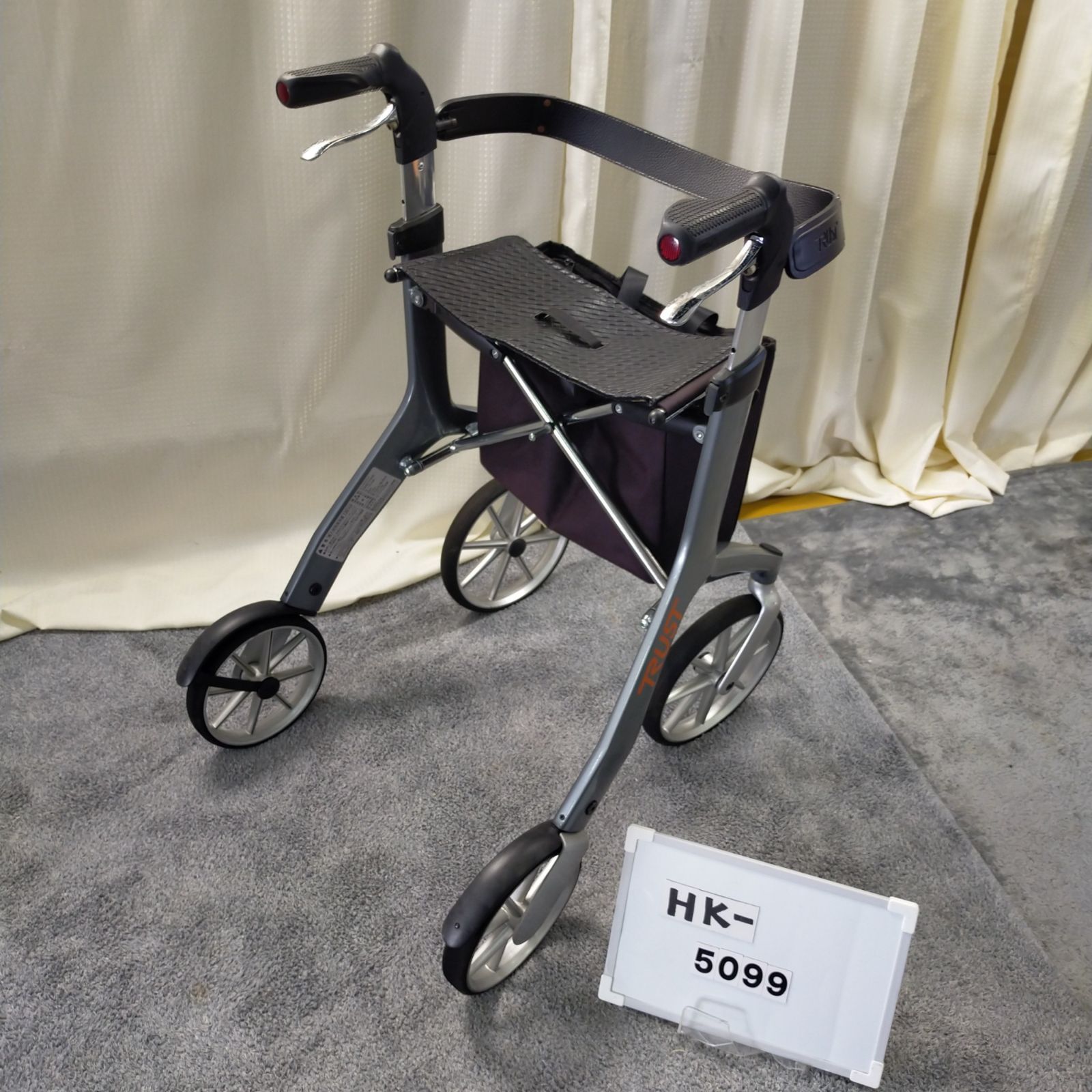 トラストケアウォーカー レッツフライ 竹虎 歩行器 歩行車 グレー カラー レッツフライ | 株式会社竹虎 | 医療用品・介護用品・健康用品の