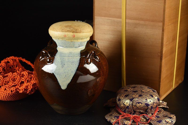 蔵C9587d 赤膚焼 大塩昭山 飾壷 網紐添 共箱 奈良