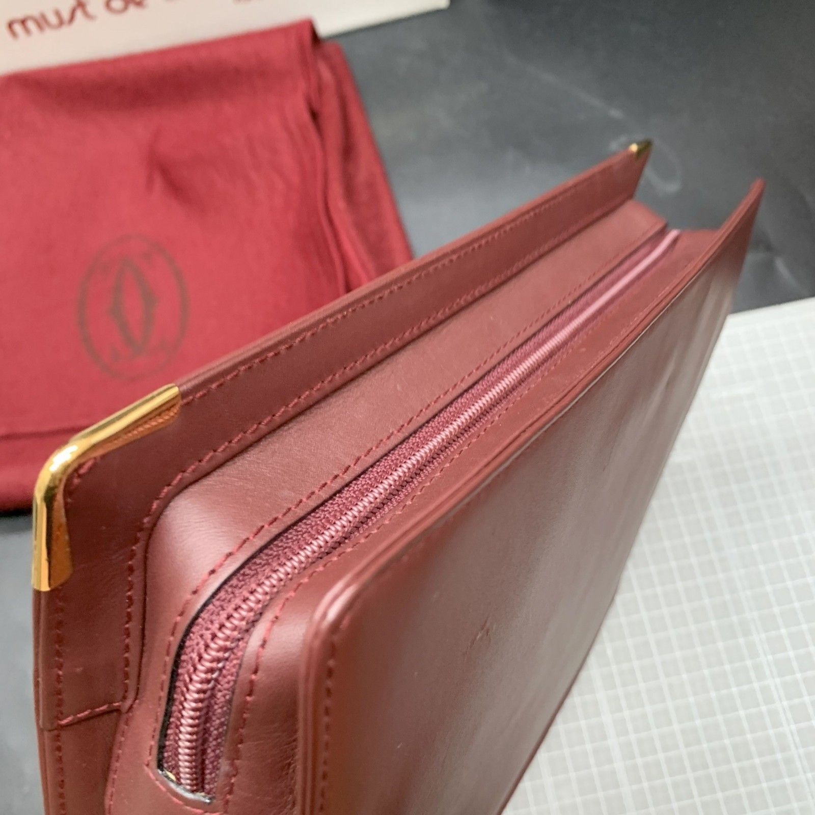 Z297Cartier マスト ドゥ カルティエ クラッチバッグ バッグ ボルドー 