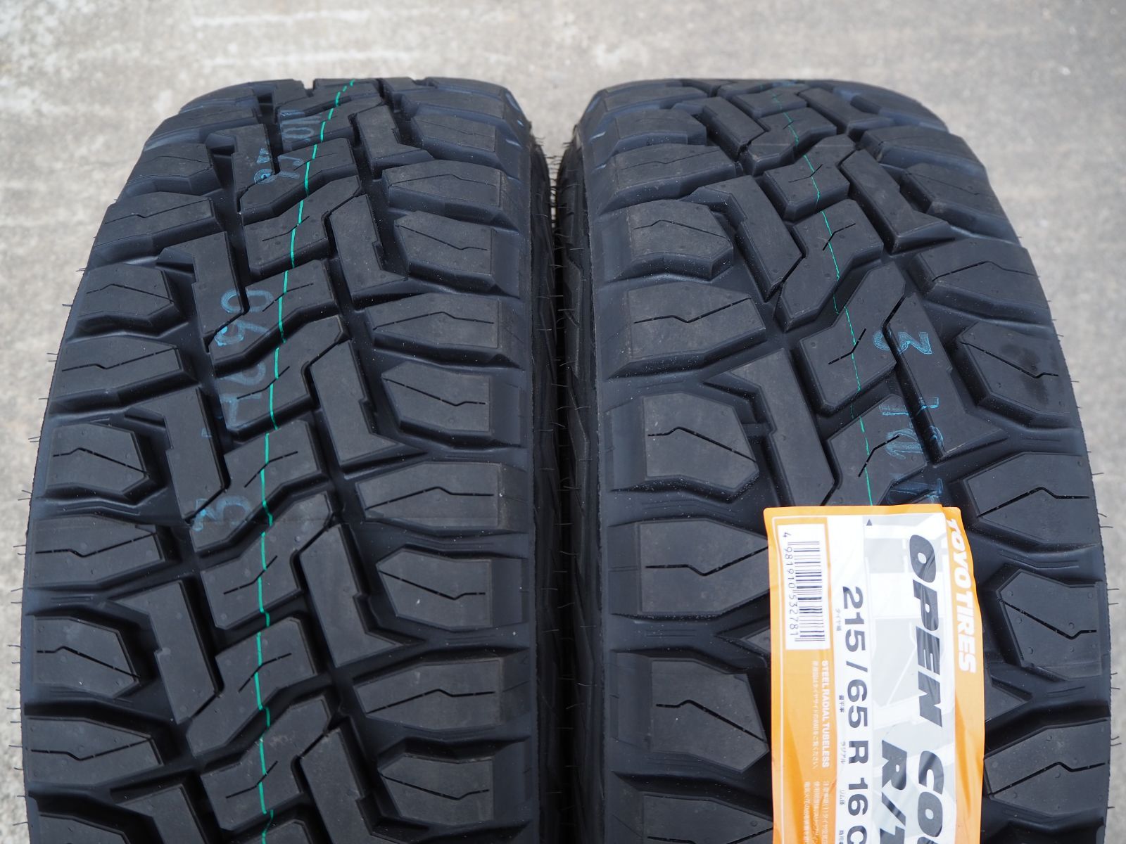 ホワイトレター 215|65R16