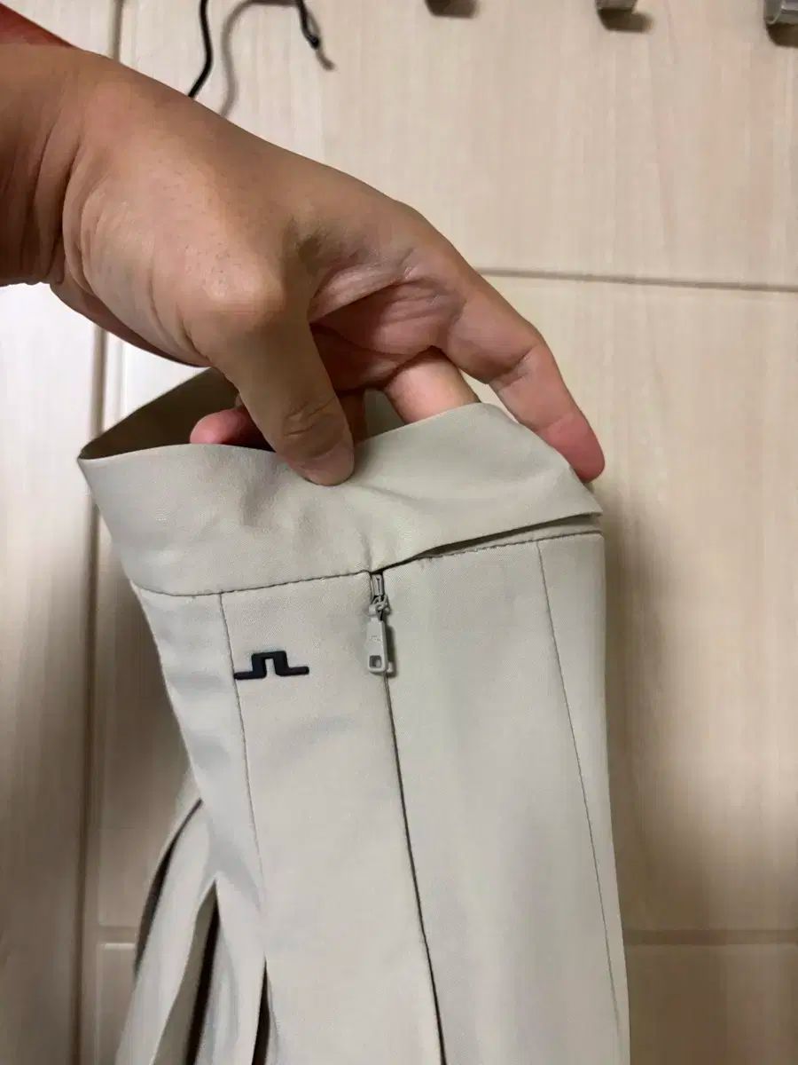 J.LINDEBERG J.リンドバーグ プリーツスカート 2 蜂