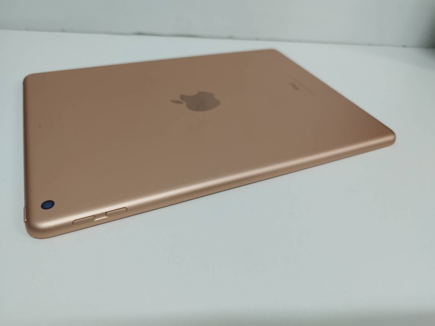 Wi-Fiモデル】iPad 第6世代/128GB/A1893〈FRJP2J/A〉 【公式通販】