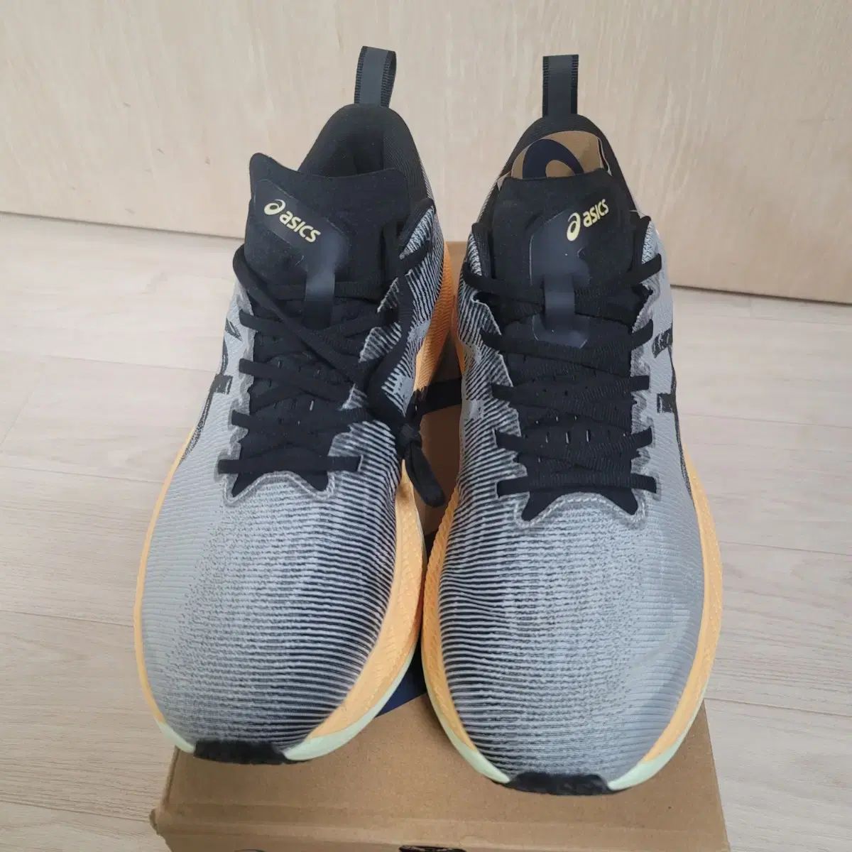 ランニングシューズ