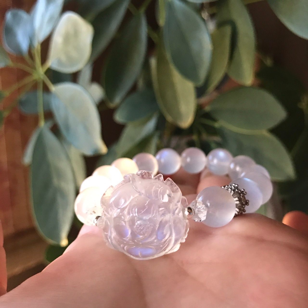 ブルームーンストーンお花デザインブレスレット - メルカリ 