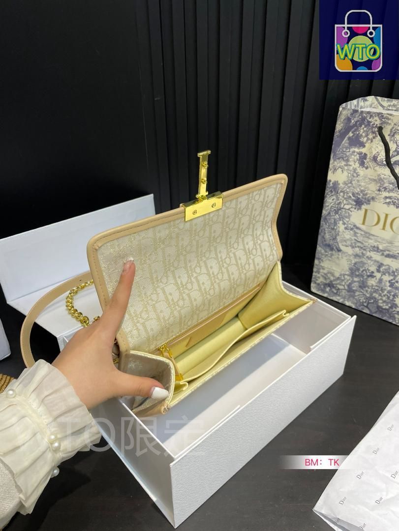 【先行発売☆手に入れば幸運】DIOR チェーン付 ホーボー バッグ ディオールから待望の新作バッグ「ディオール ヴァイブ」が