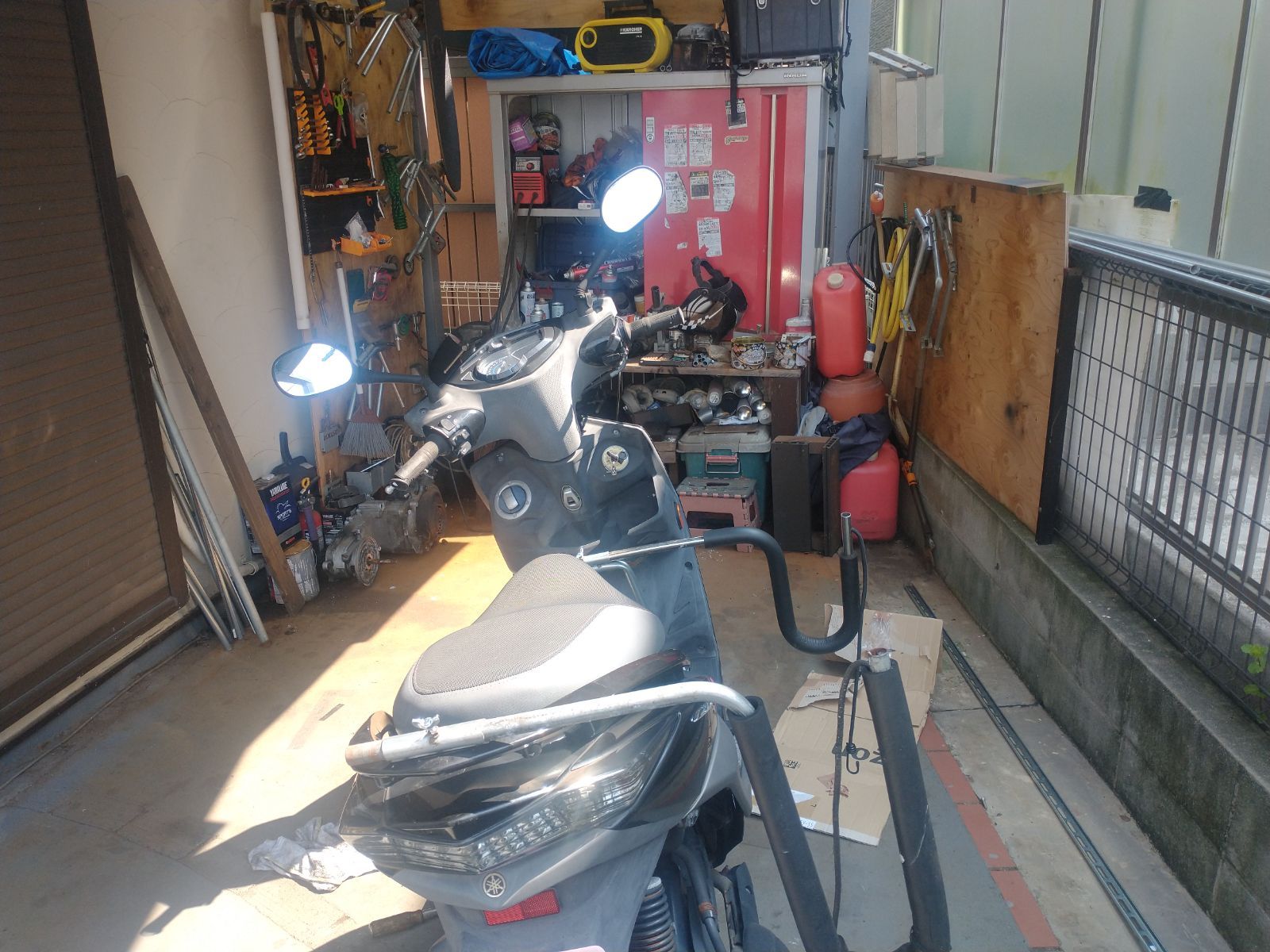 原付スクーター用のサーフボードキャリア