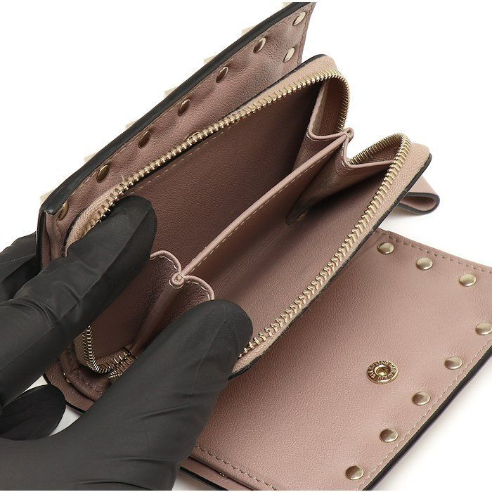 美品 ヴァレンティノ・ガラヴァーニ ロックスタッズ 二つ折り財布 ピンクベージュ VALENTINO GARAVANI ヴァレンティノ ガラヴァーニ 二つ折り 財布