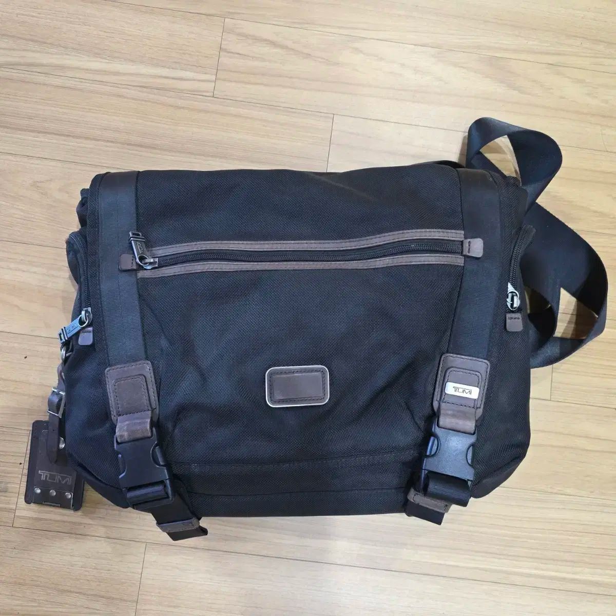 Tumi トゥミ Tumi アルファブラボー ベニング デラックス メッセンジャーバッグ