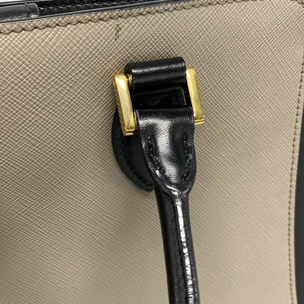 バイ レザー
