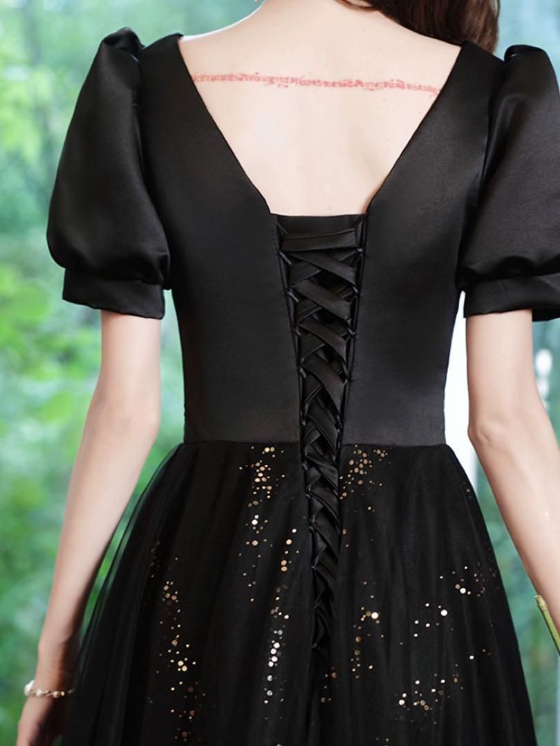 シンプルオシャレなブラックのパフスリーブイブニングドレス