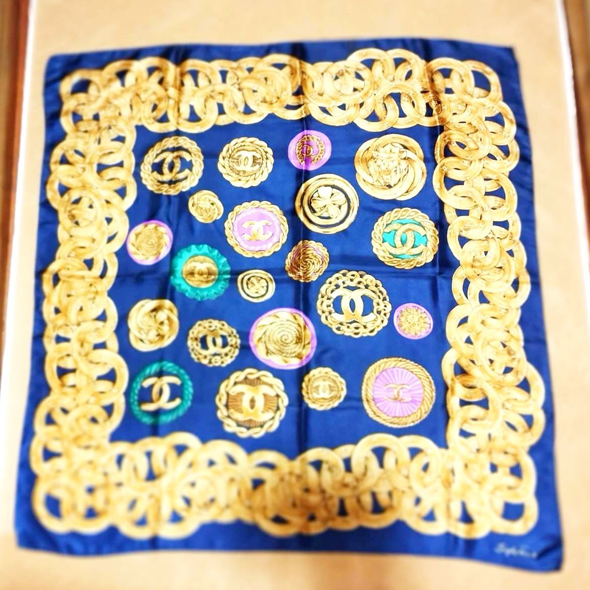 美品　デカロゴ　ココマーク　CCロゴ　シャネル　スカーフ　手縫い　ヴィンテージ 美品 デカロゴ ココマーク CCロゴ シャネル スカーフ 手縫い