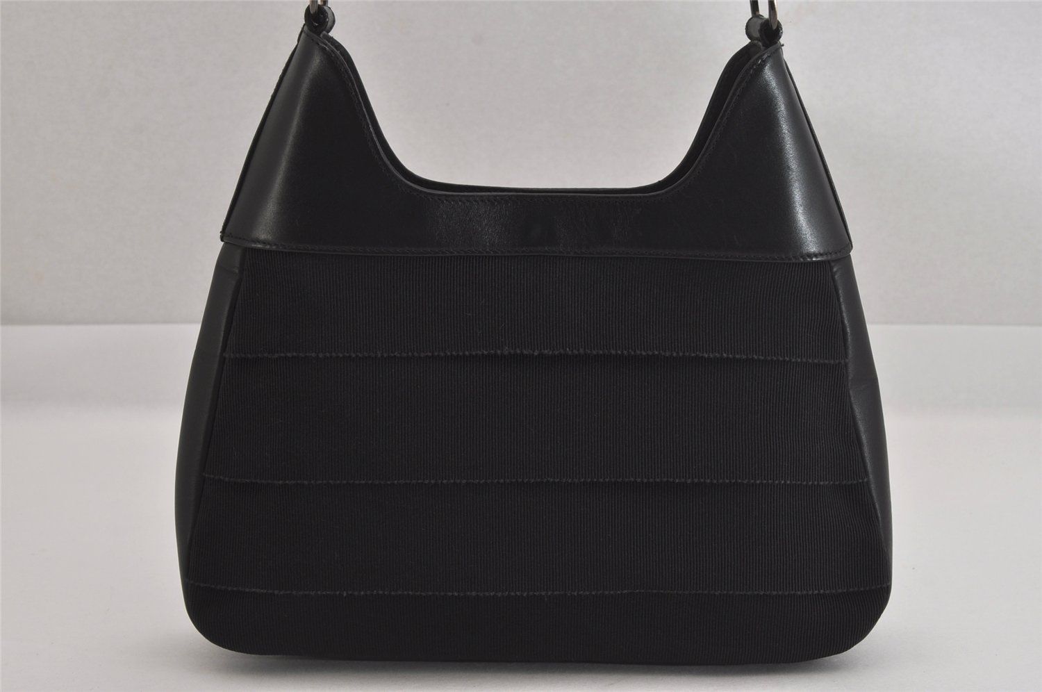 ✨極美品✨ フェラガモ ヴァラ ハンドバッグ ナイロン レザー ブラック Salvatore Ferragamo - サルヴァトーレフェラガモ ヴァラリボン