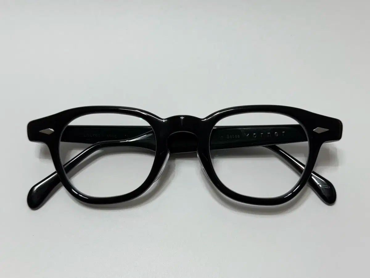 corner eyewear