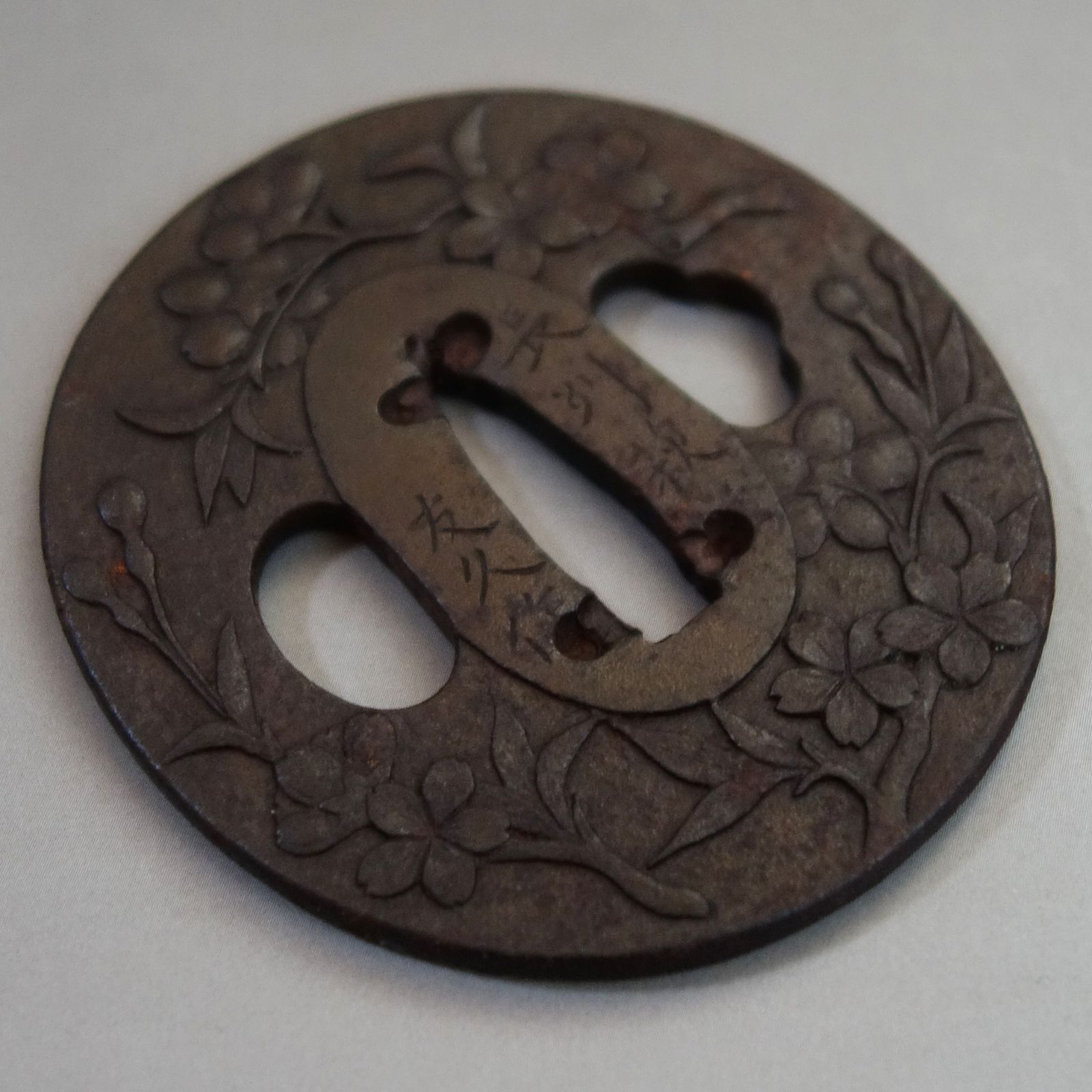 時代武具 透かし短刀鉄鍔二点 透彫 武具 甲冑 鉄地鍔 江戸時代