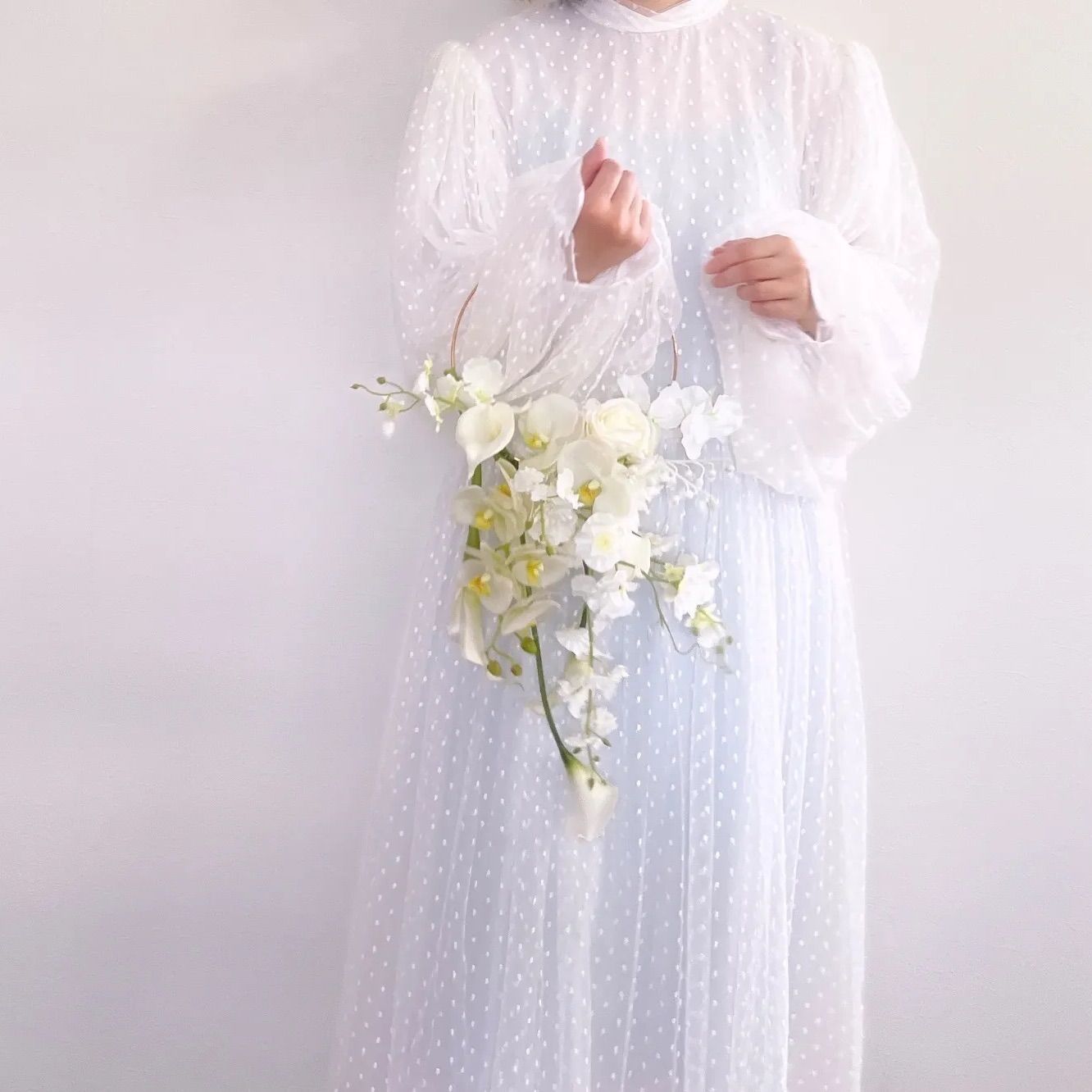 ウェディング　リースブーケ　ブートニア付き　ホワイト　ピンク　カラー ホワイトカラーリリーのナチュラルリングブーケ 白 ウェディングブーケ