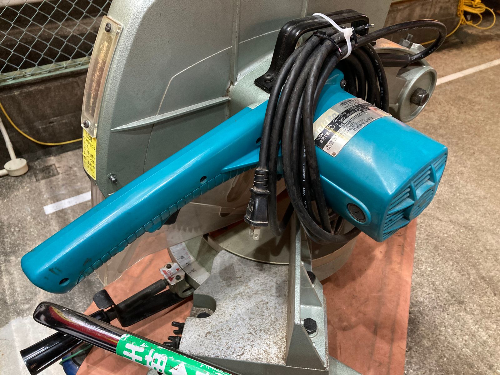 引取限定】【中古品】【0921】makita(マキタ) 380mm卓上マルノコ