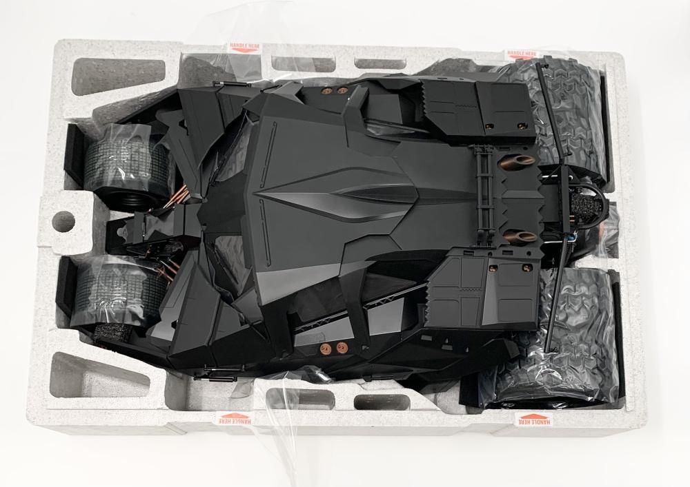 ホットトイズ MM596 1/6 バットモービル タンブラー バットモービル