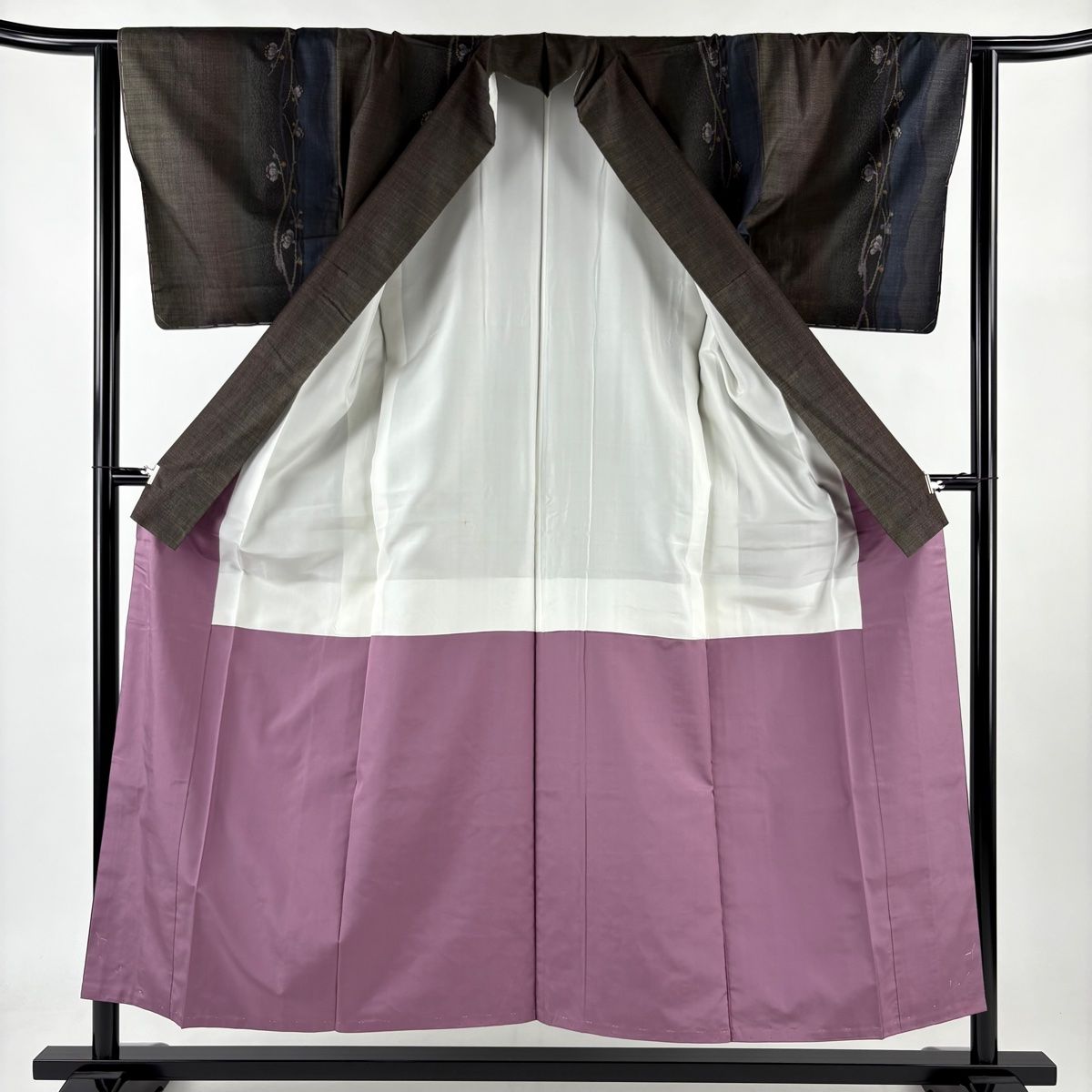 紬身丈160裄丈64cm M 薄物夏紬縞絣薄茶色 正絹 秀品【中古】 紬 身丈152cm 裄丈63cm S 袷 梅 縞 茶紫 正絹 秀品 【中古