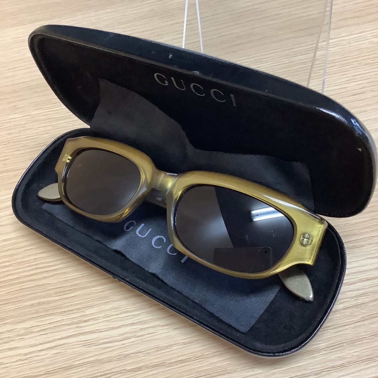 美品】GUCCI 90年代 ヴィンテージ オーバルサングラス GG2425/S - メルカリ