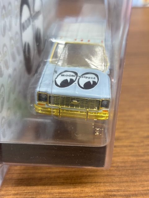 M2 1973 シボレー・シャイアン・スーパー30 ムーンアイズ(チェイスカー) Square Body 1:24 M2 Machines 1973 Chevrolet Cheyenne Super