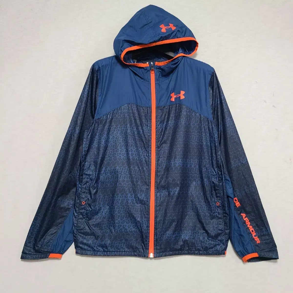 セール，人気セール UNDER ARMOUR(アンダーアーマー) ネイビー 軽量 フード付き ジップアップパーカー トゥイーン フリー ― 0702 その他