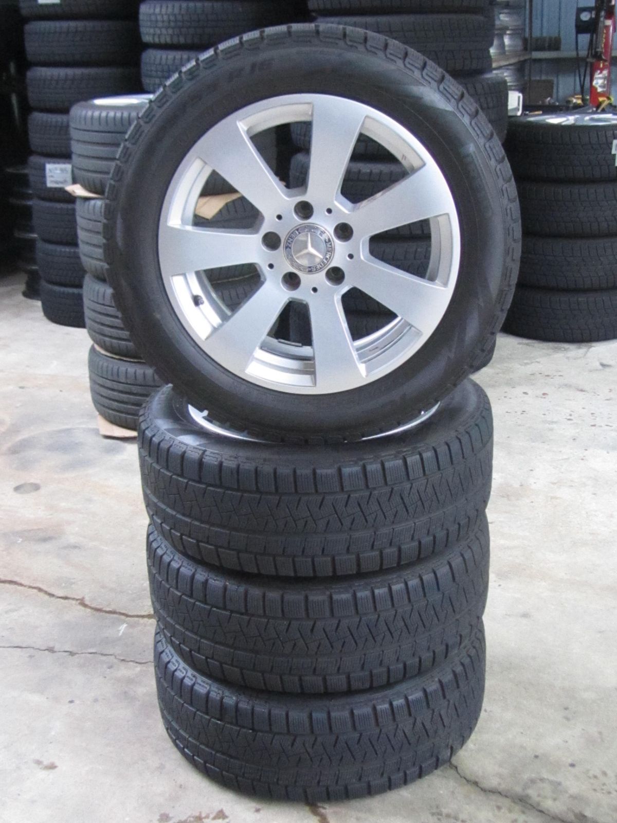 W204ベンツ純正205/55R16スタッドレス　 BSブリザックVRX2 W204ベンツ純正205/55R16スタッドレス BSブリザックVRX2