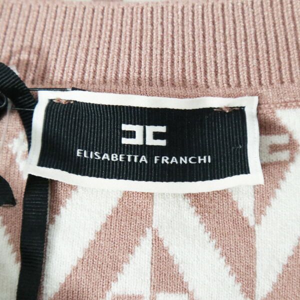 ピンクベージュ