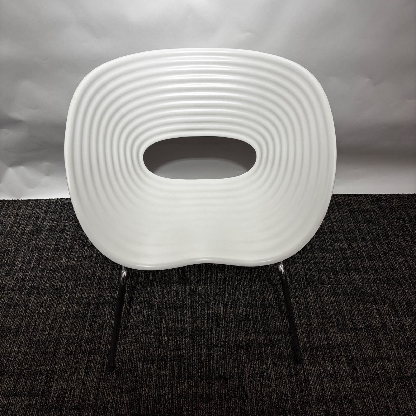 Vitra ヴィトラ Tom Vac トムバックチェア ホワイト|スタッキングチェア|デザイナーズ家具|Ron Arad | ロン アラッド