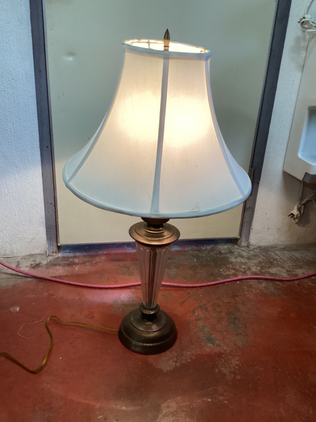 米軍放出 USA アメリカンビンテージテーブルランプ - メルカリ