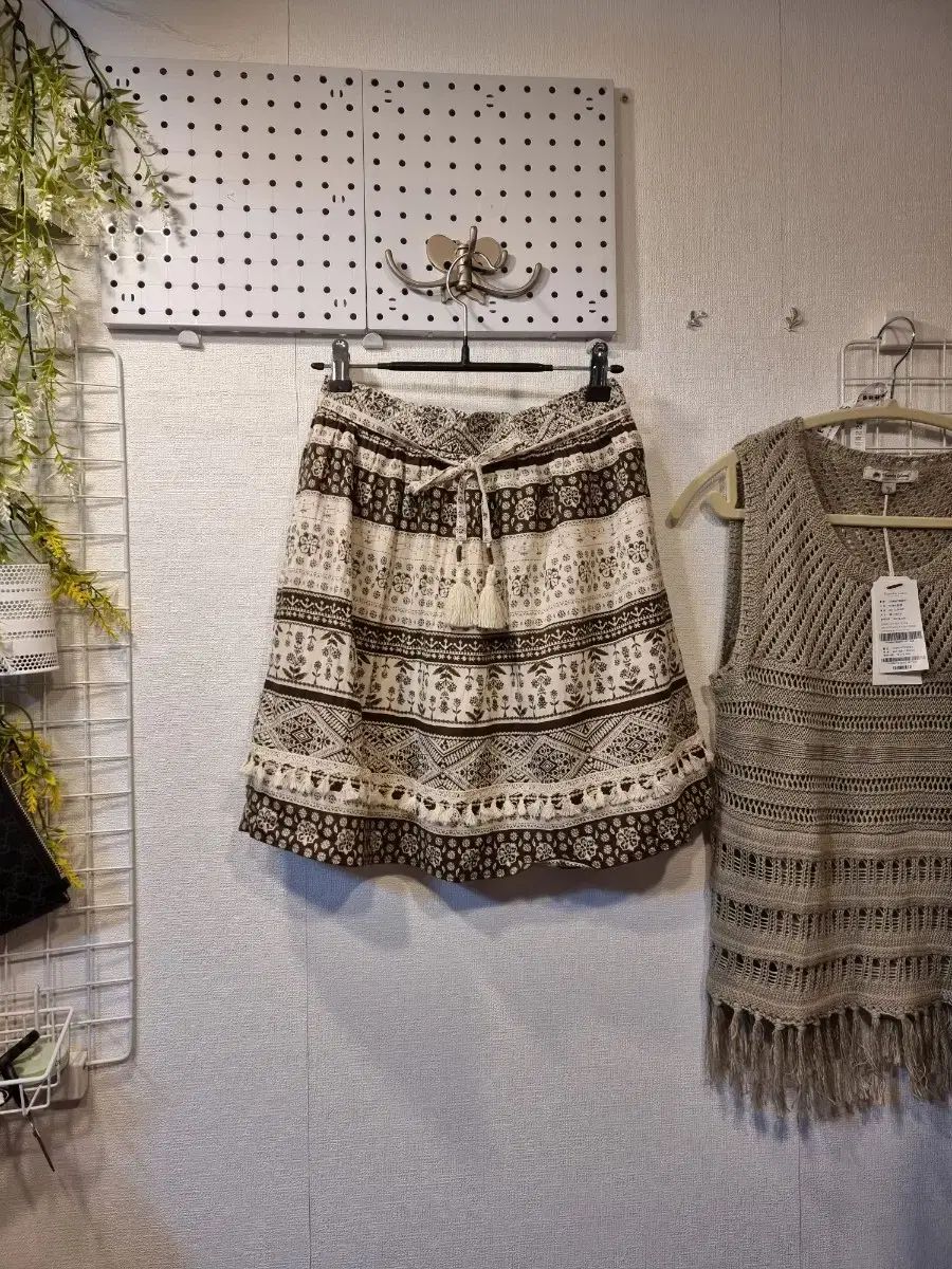 美品 MAISON KITSUNE GOLF メゾンキツネゴルフ スクリプト ロゴ刺繍 A